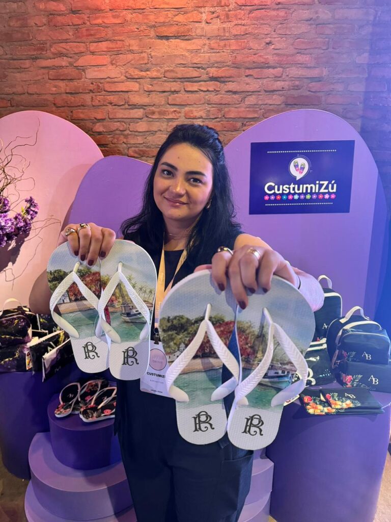 Chinelos personalizados para casamento no tema aquarela