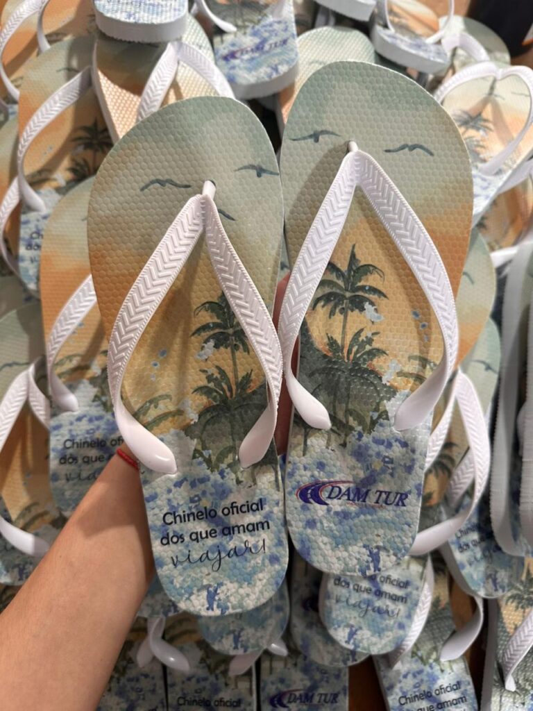 Chinelo personalizado para empresa de casamento.