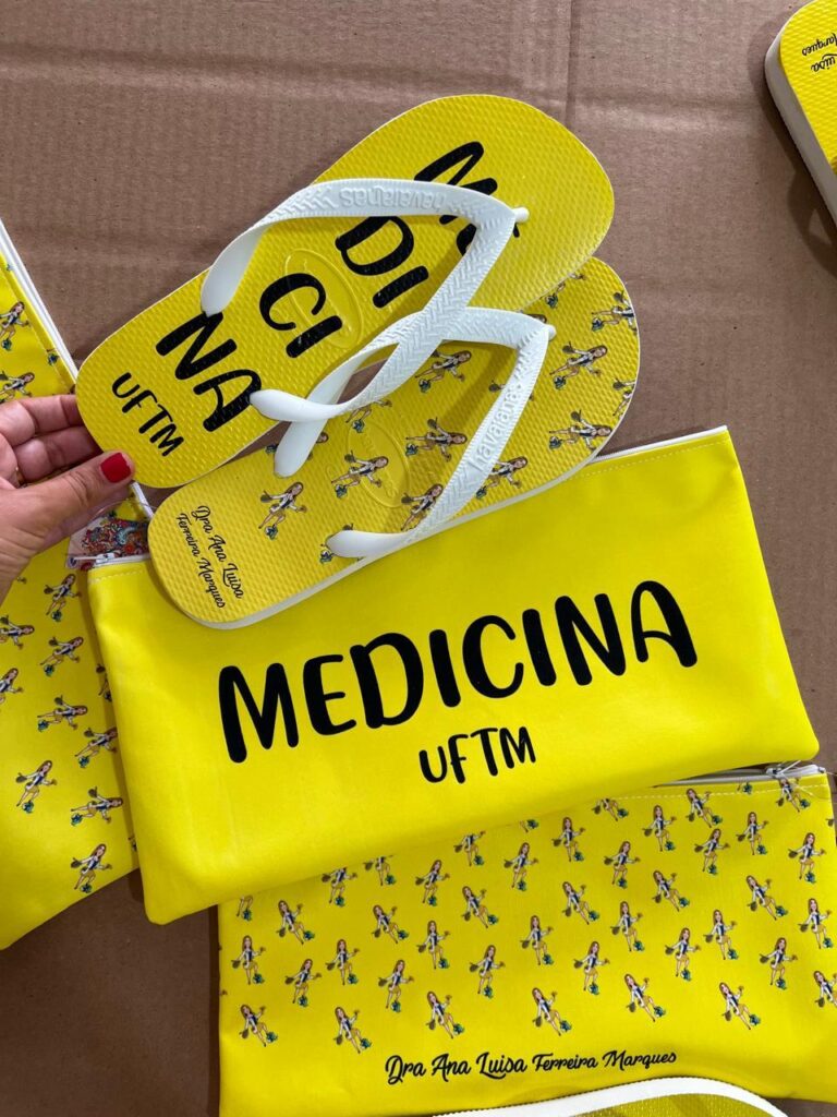 Chinelo personalizado e carteira personalizada
