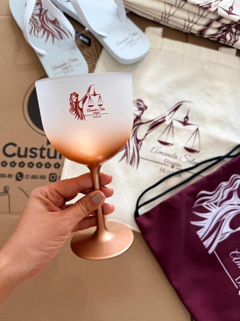 copos e itens personalizados