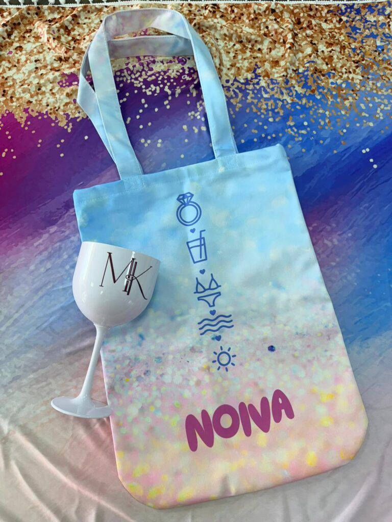 Bolsa e taça personalizadas para lembrancinha